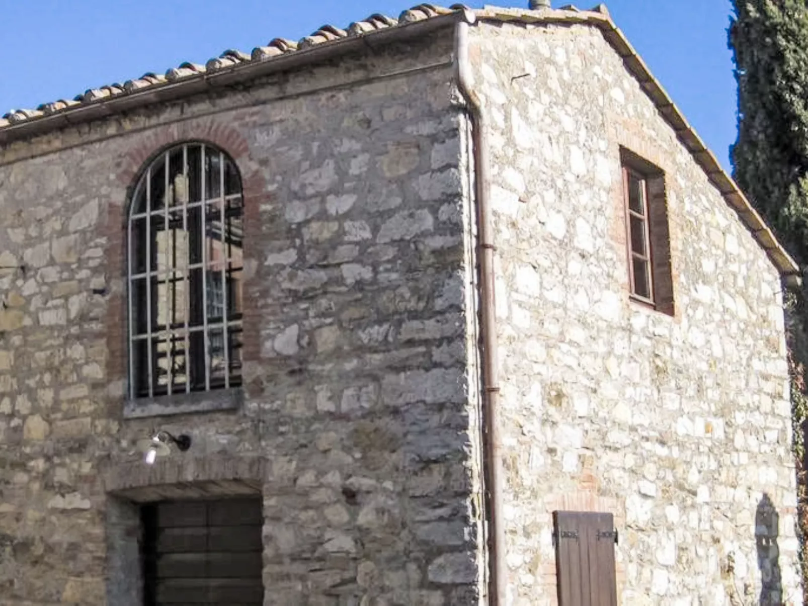 Fiore di Mandorlo - Outside