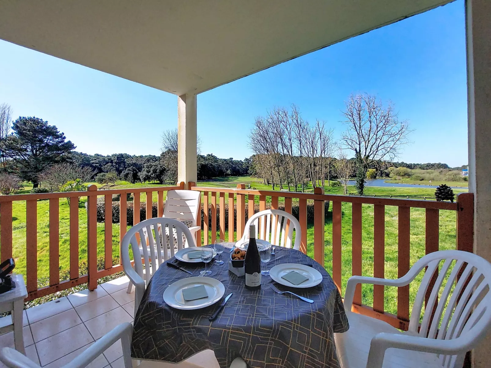 Le Saint Hilaire - Draußen