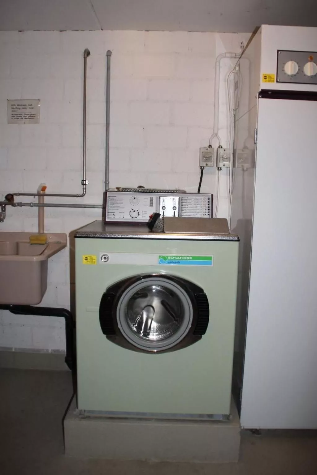 Ski-in/ Ski-out Nordostwand 4-Bett-Ferienwohnung - Drinnen