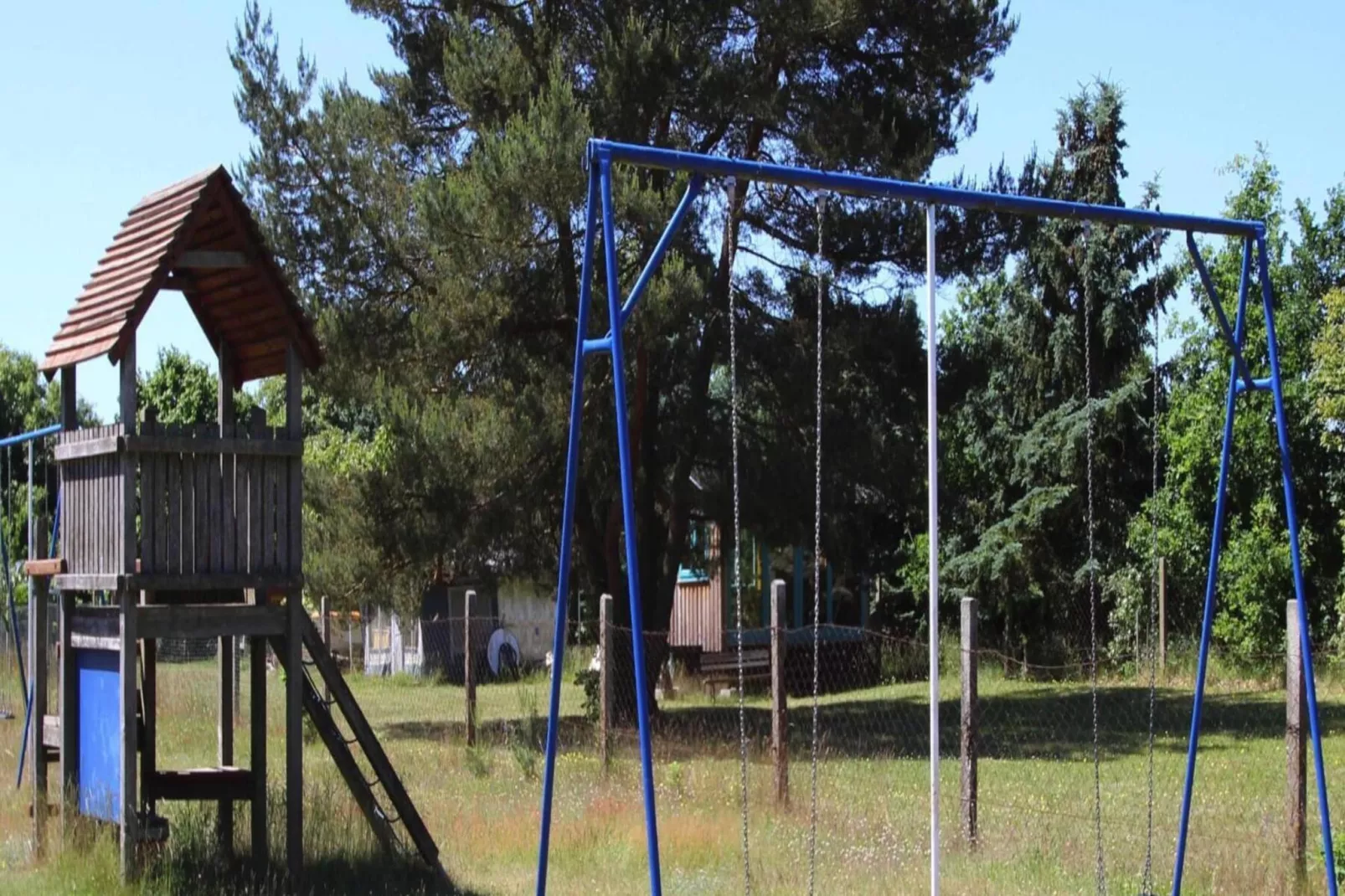 Bungalow 6 Waren - Jardins en été