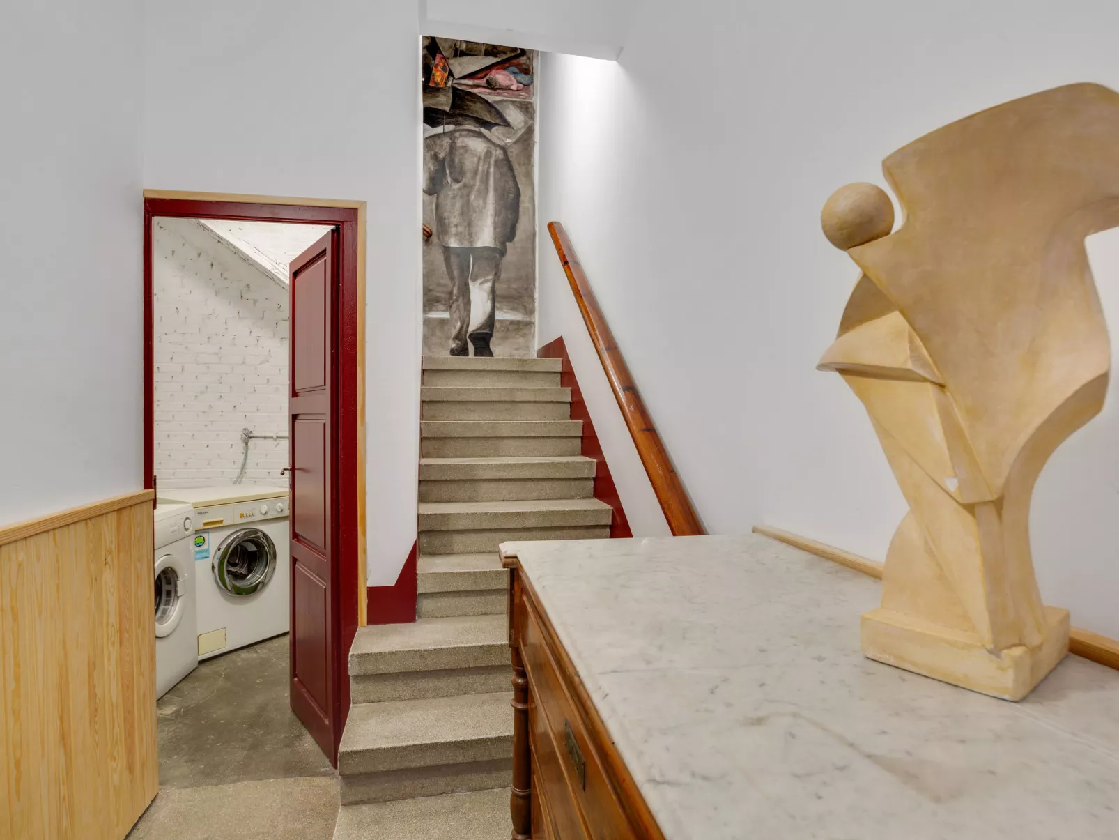 Bright & Artistic - Inside