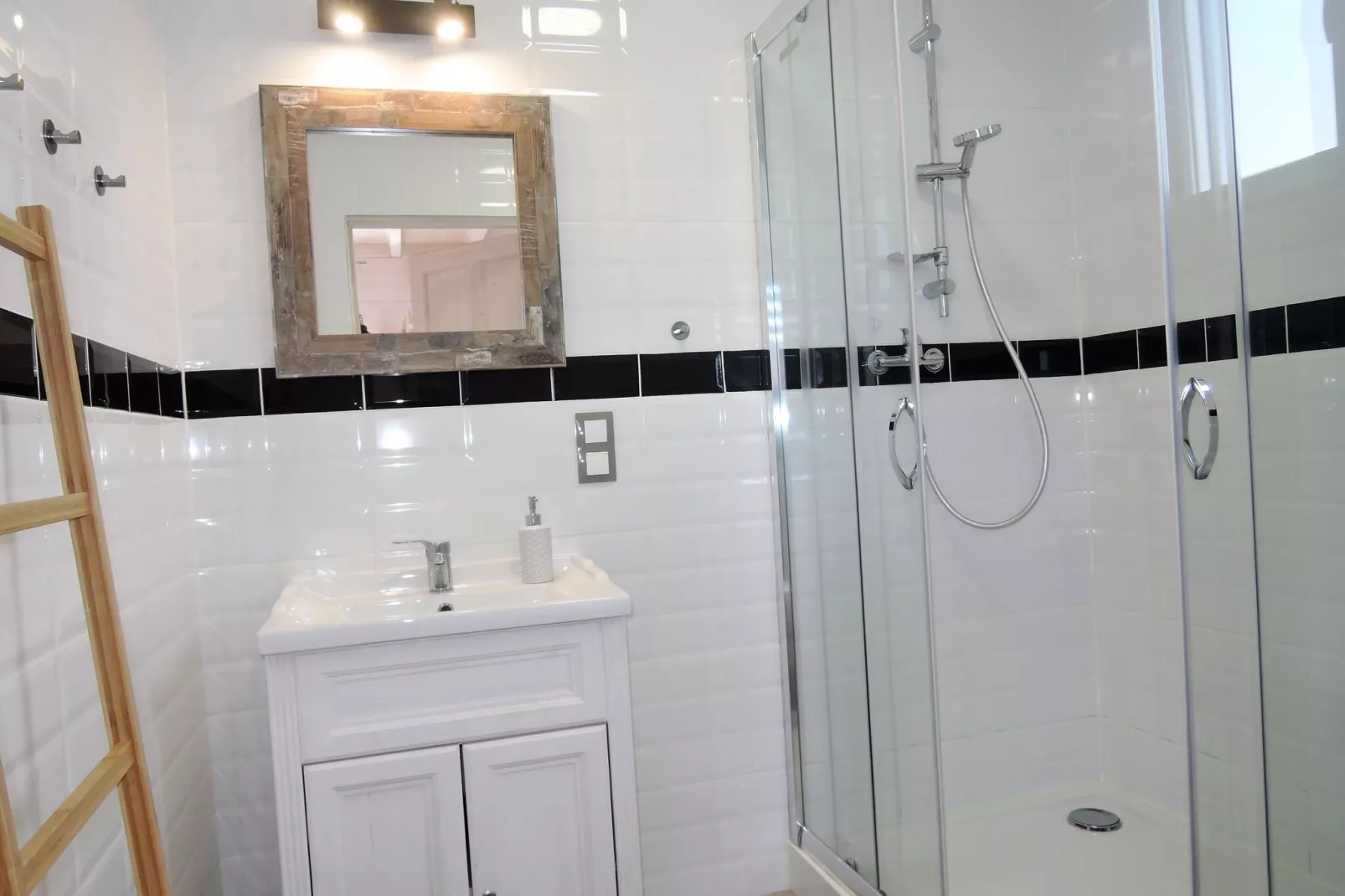 Morskie opowieści dla 8 osób-Bathroom