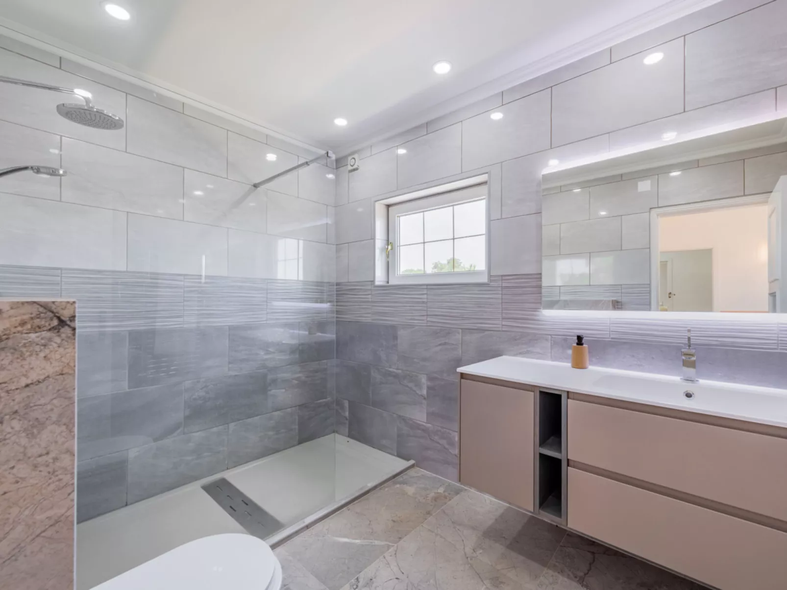 V4 Águia Vermelha - Inside