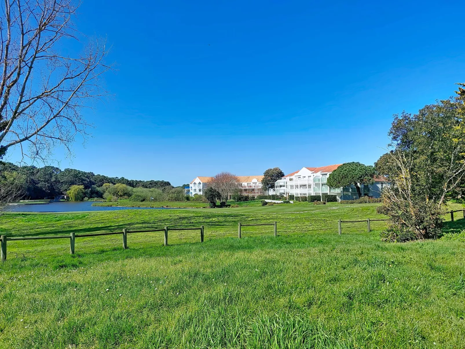 Le Saint Hilaire - Draußen