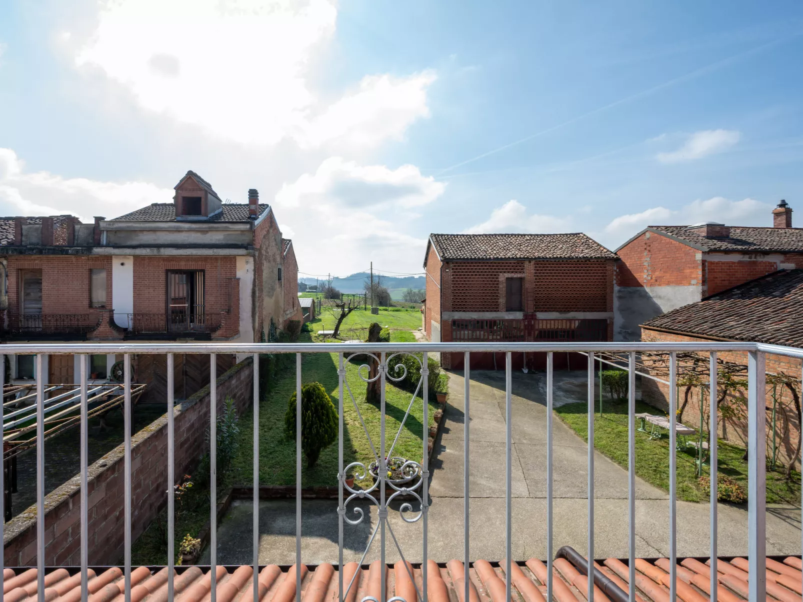 Barba Pipin - Outside