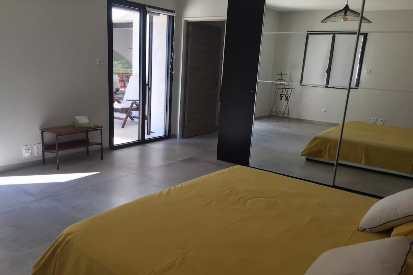 Belle maison avec piscine à débordement chauffée - Chambre