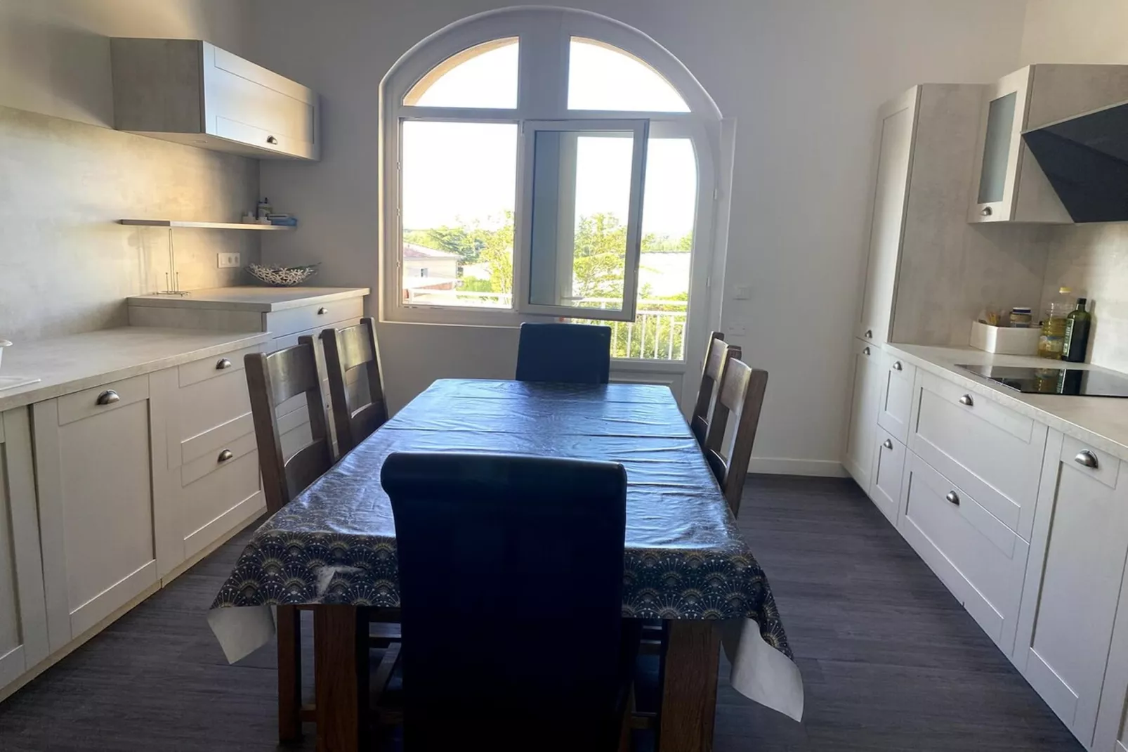 Grande Maison et piscine privée - Esszimmer