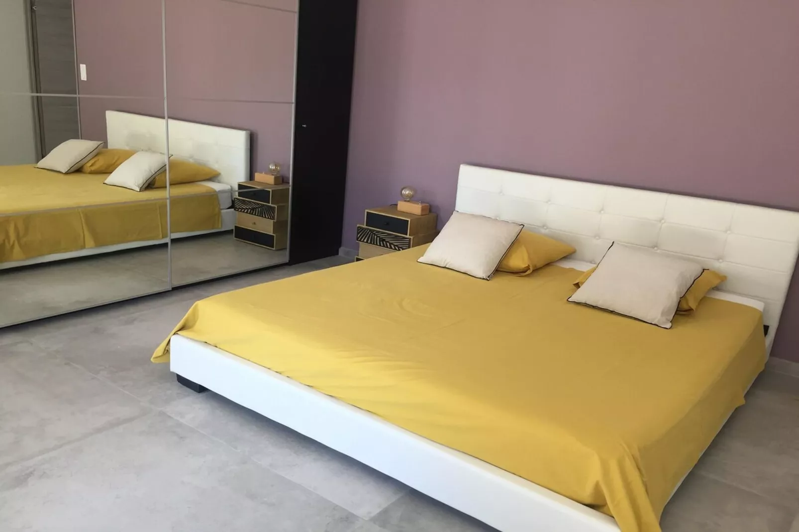 Belle maison avec piscine à débordement chauffée - Chambre