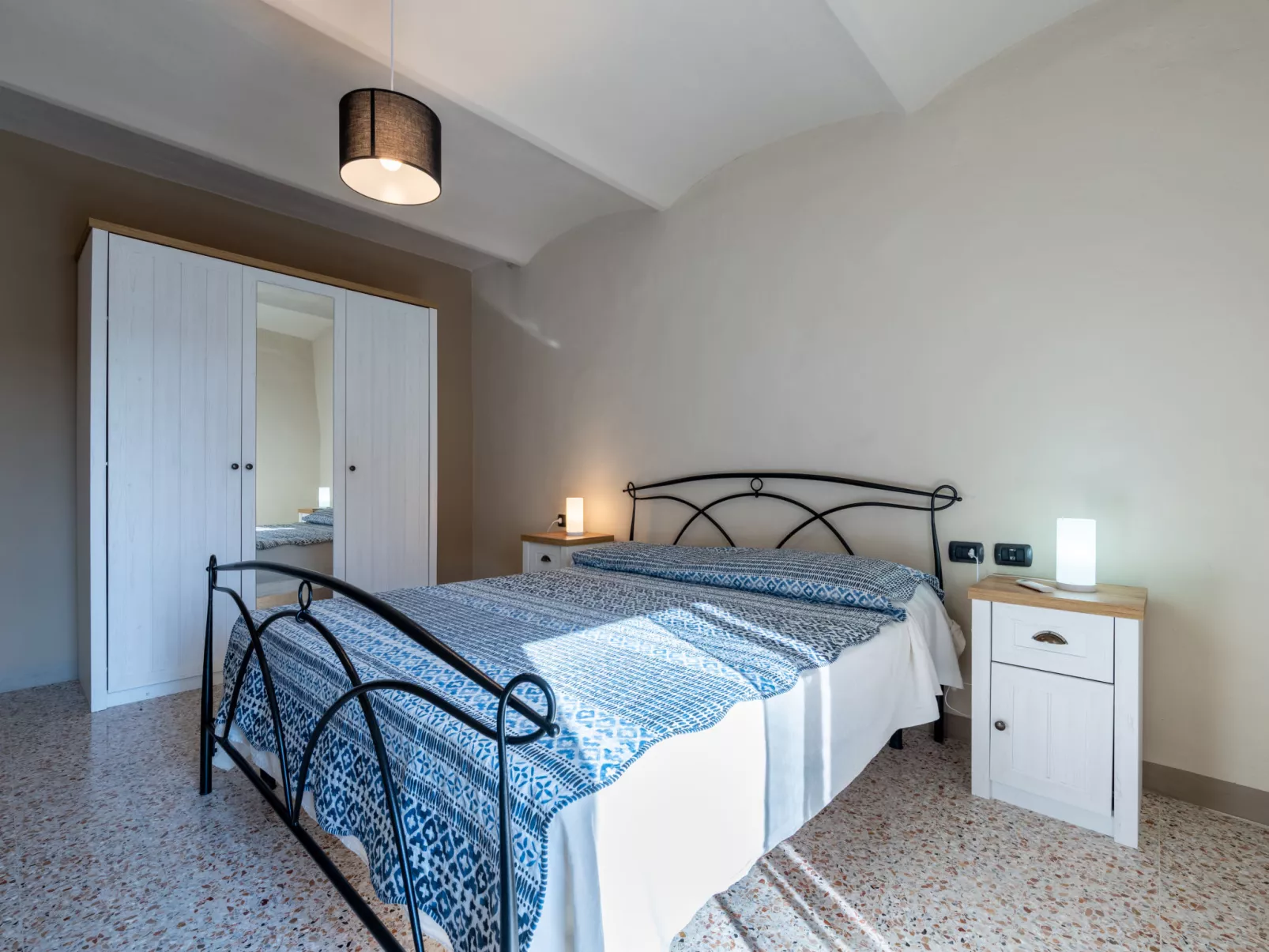 Nonna Maria del Pio - Inside