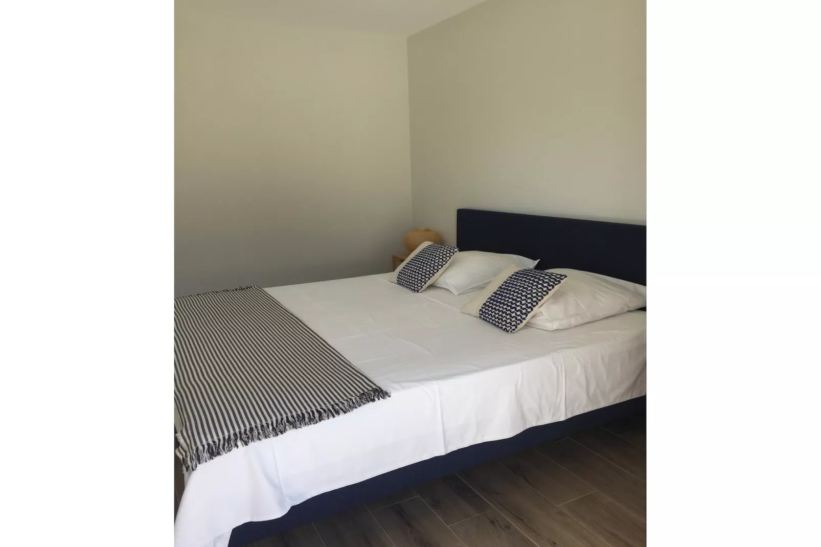 Belle maison avec piscine à débordement chauffée - Chambre