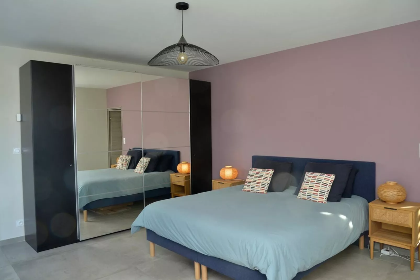 Belle maison avec piscine à débordement chauffée - Chambre