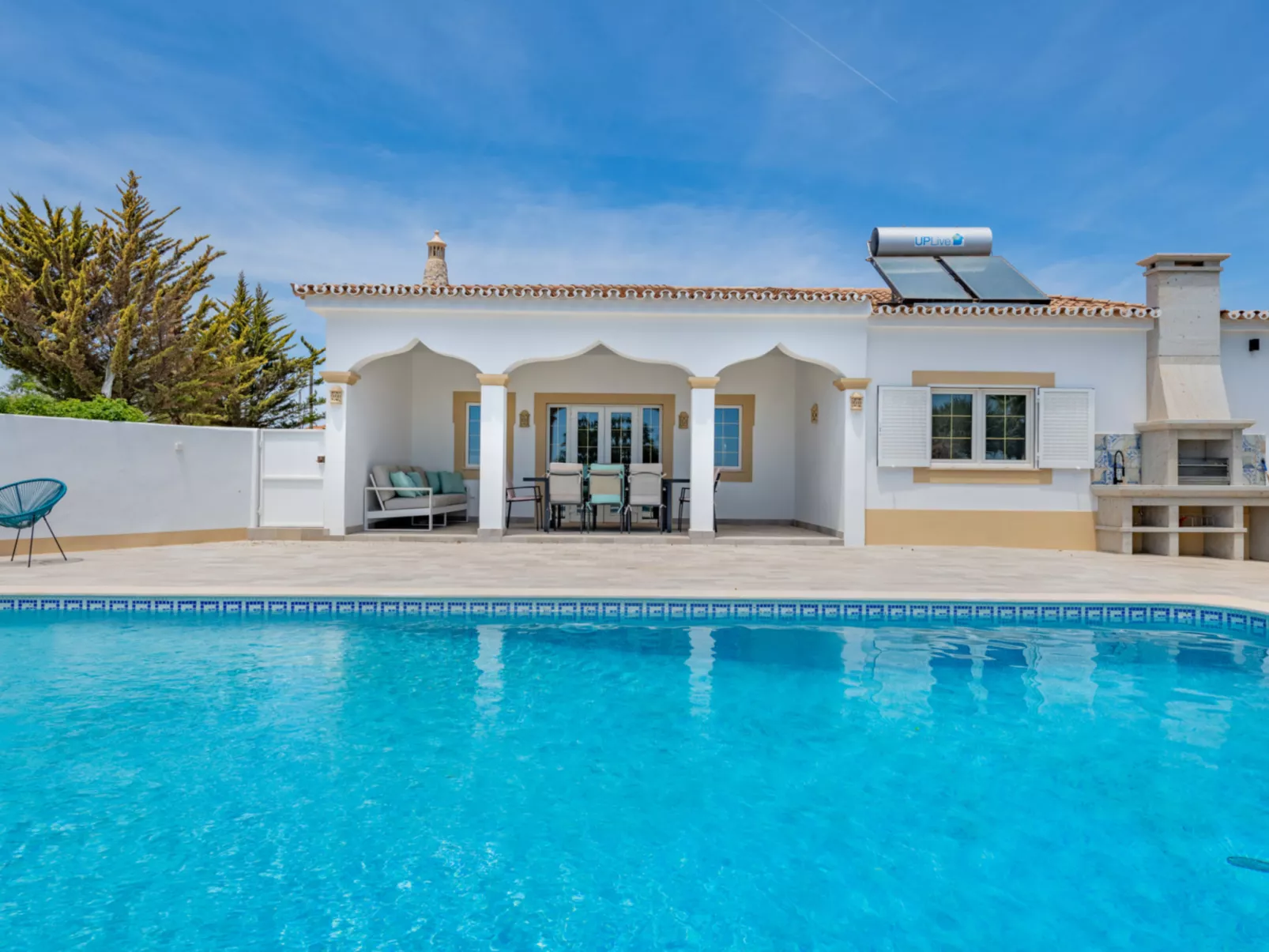 V4 Águia Vermelha - Outside