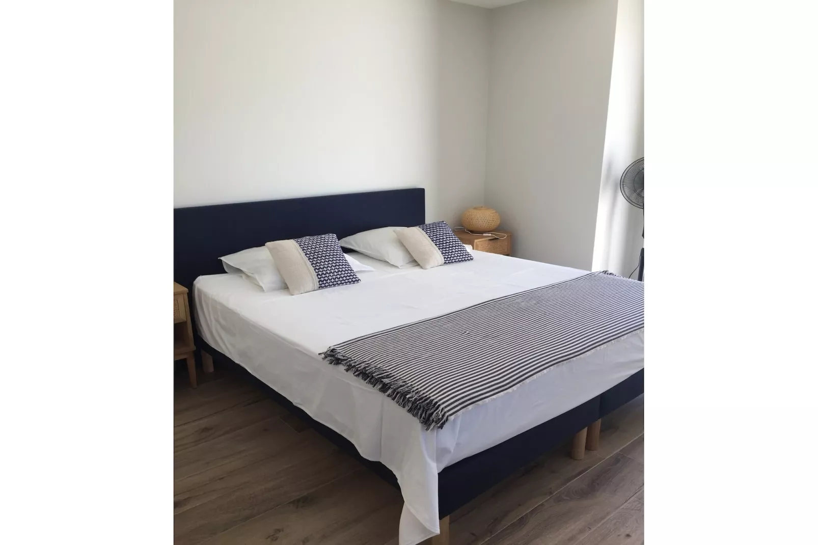 Belle maison avec piscine à débordement chauffée - Chambre