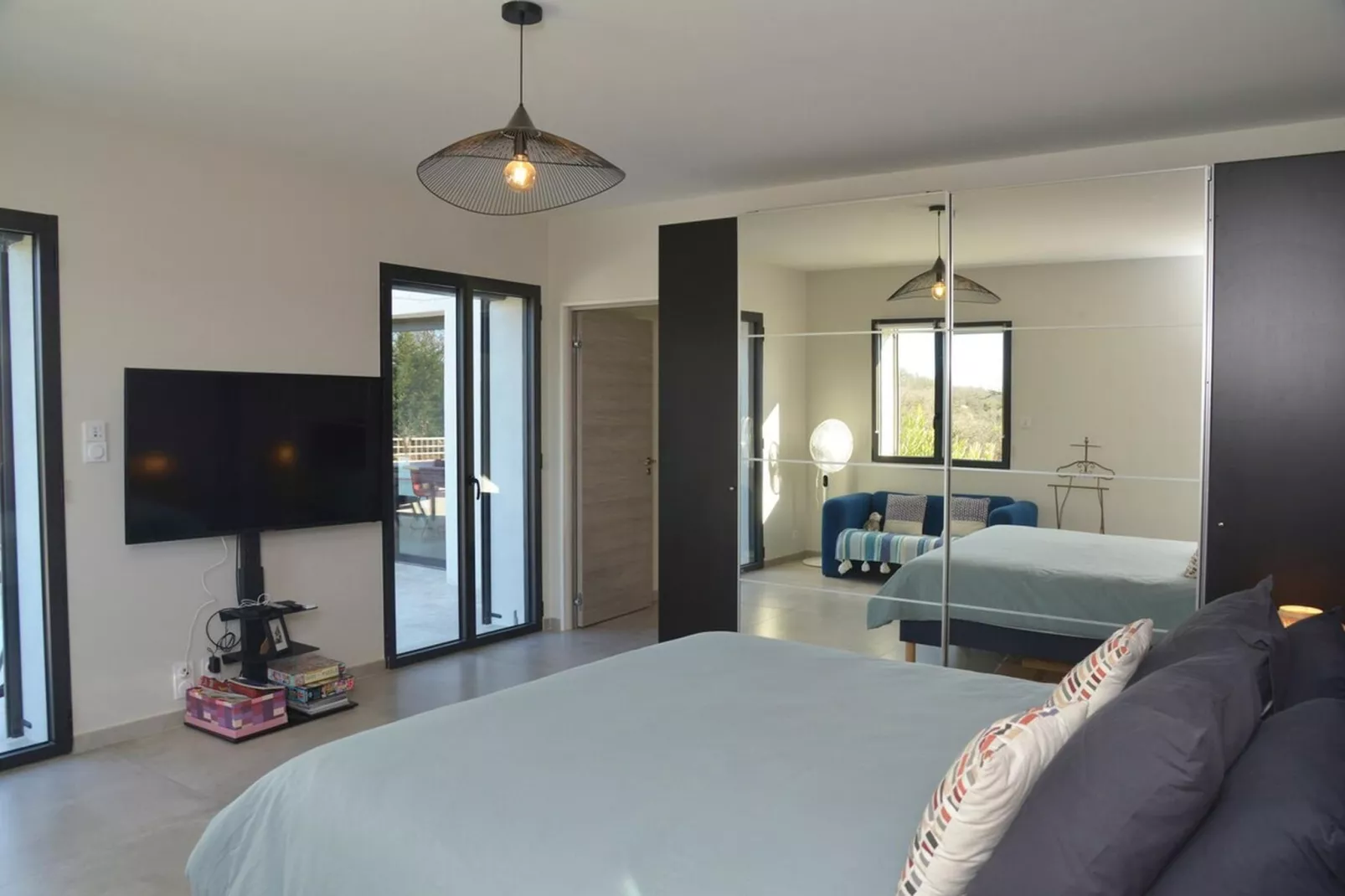 Belle maison avec piscine à débordement chauffée - Chambre