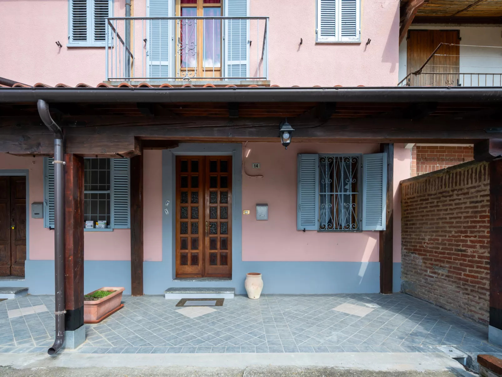 Barba Pipin - Outside