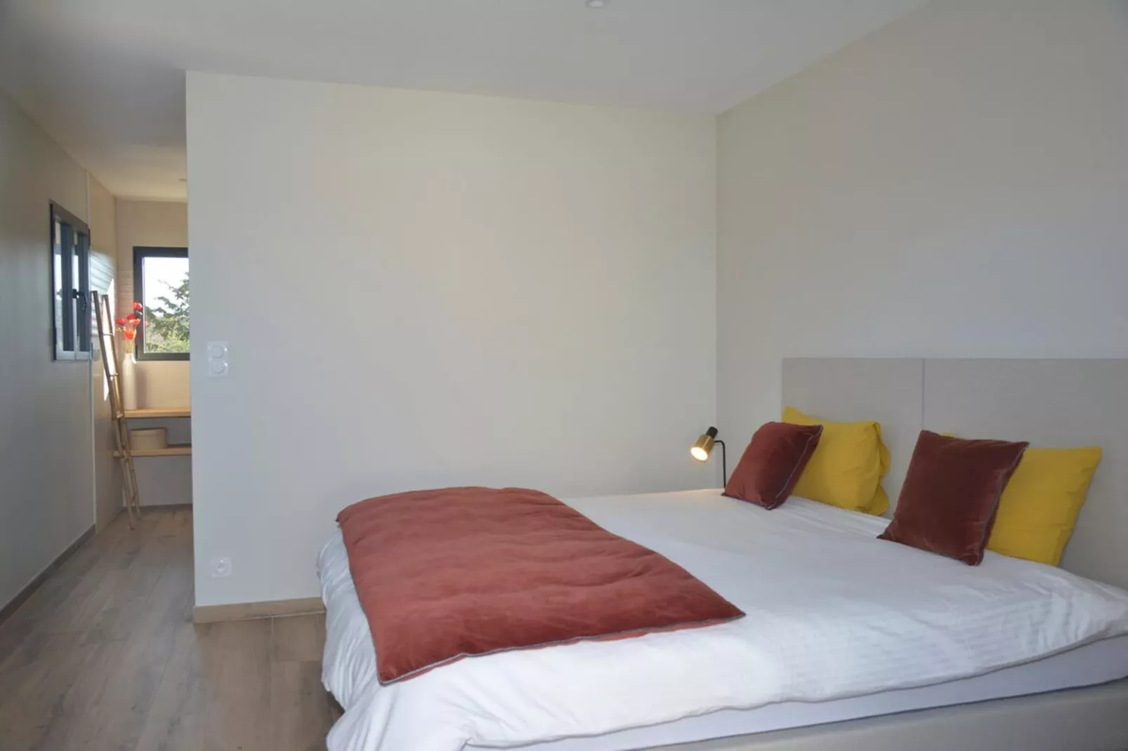 Belle maison avec piscine à débordement chauffée - Chambre