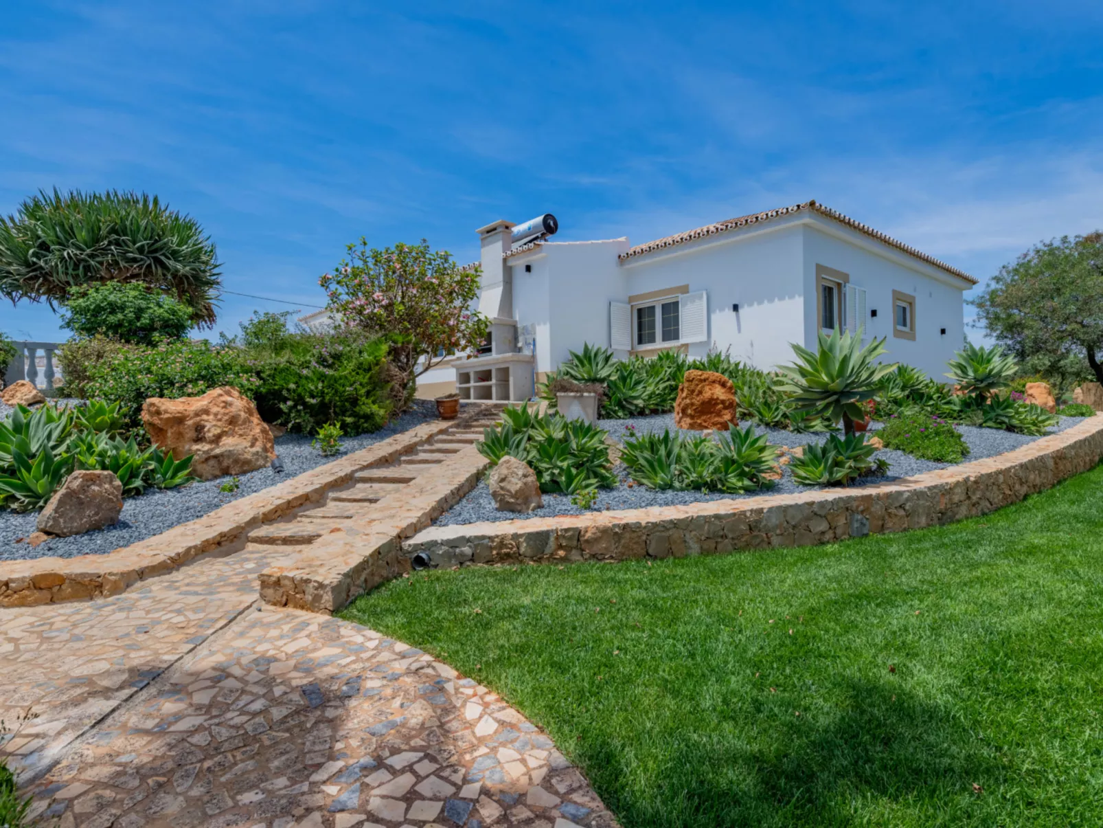 V4 Águia Vermelha - Outside