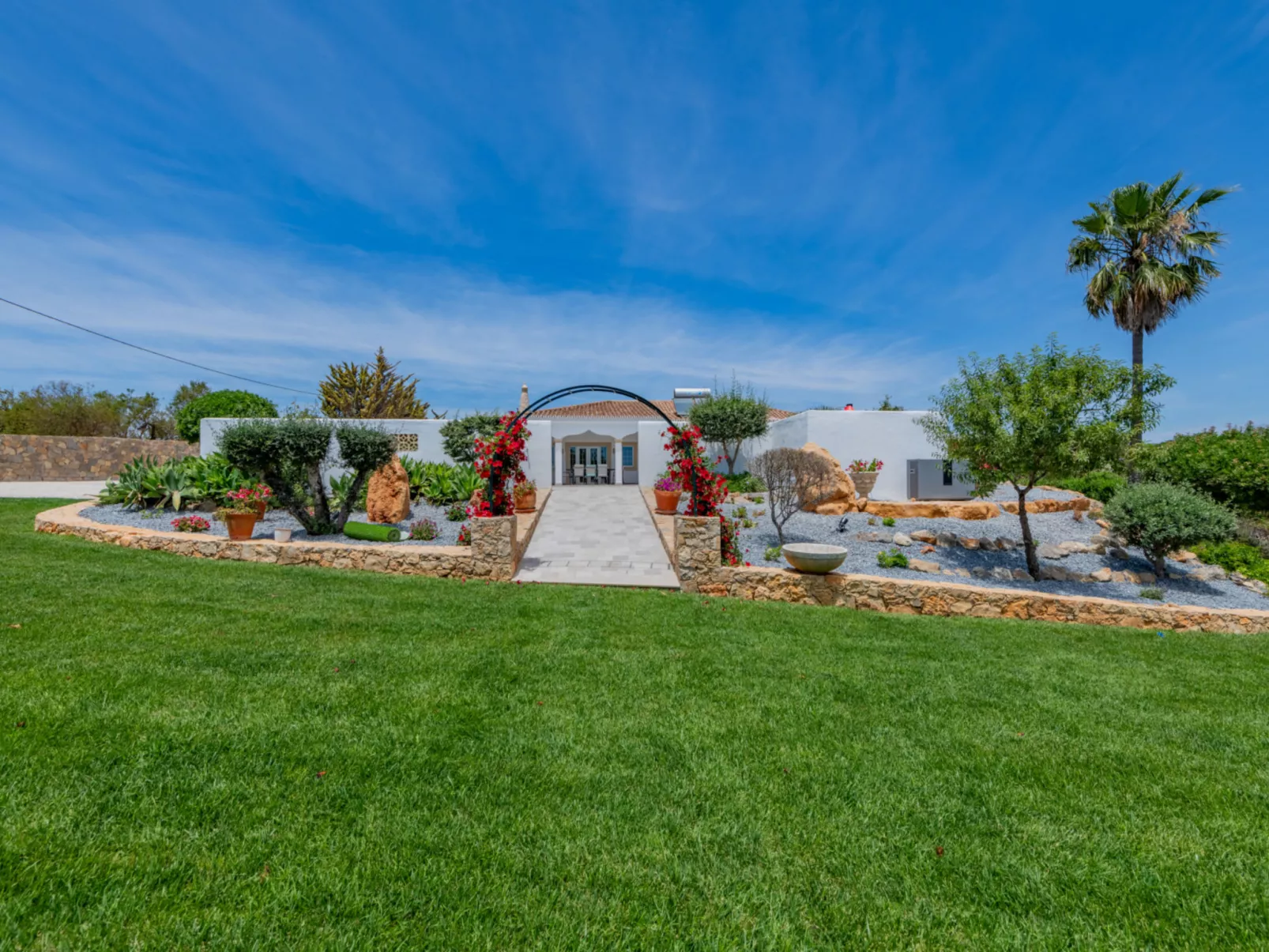 V4 Águia Vermelha - Outside