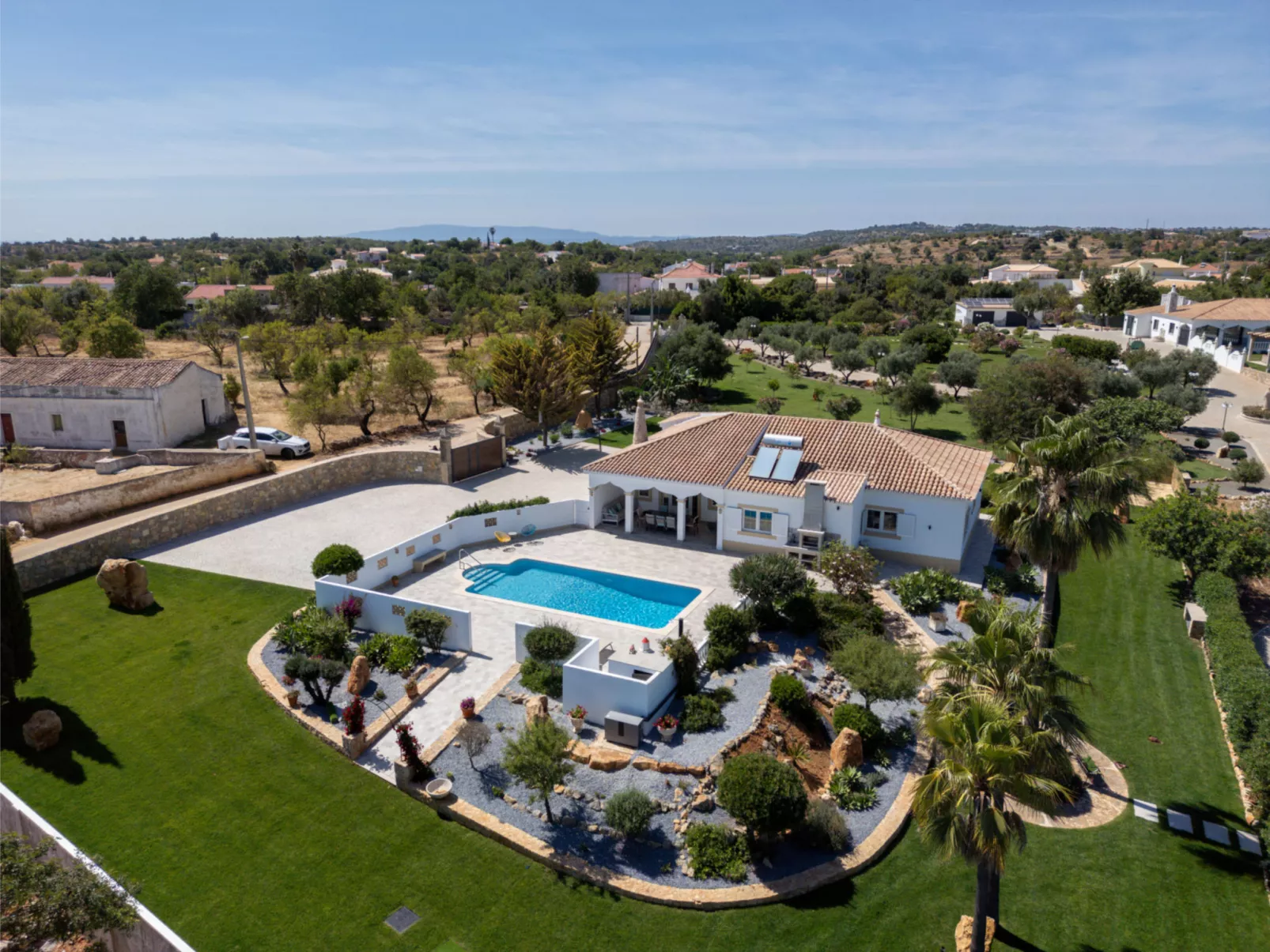 V4 Águia Vermelha - Outside