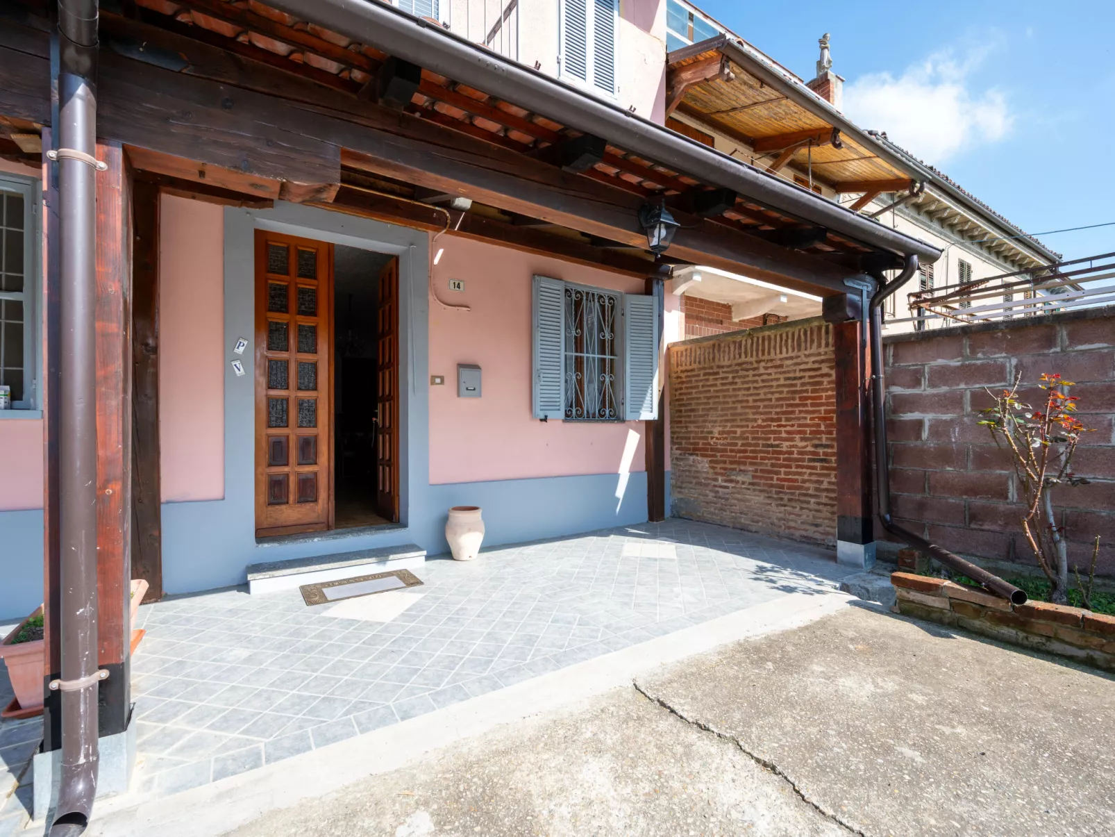 Barba Pipin - Outside