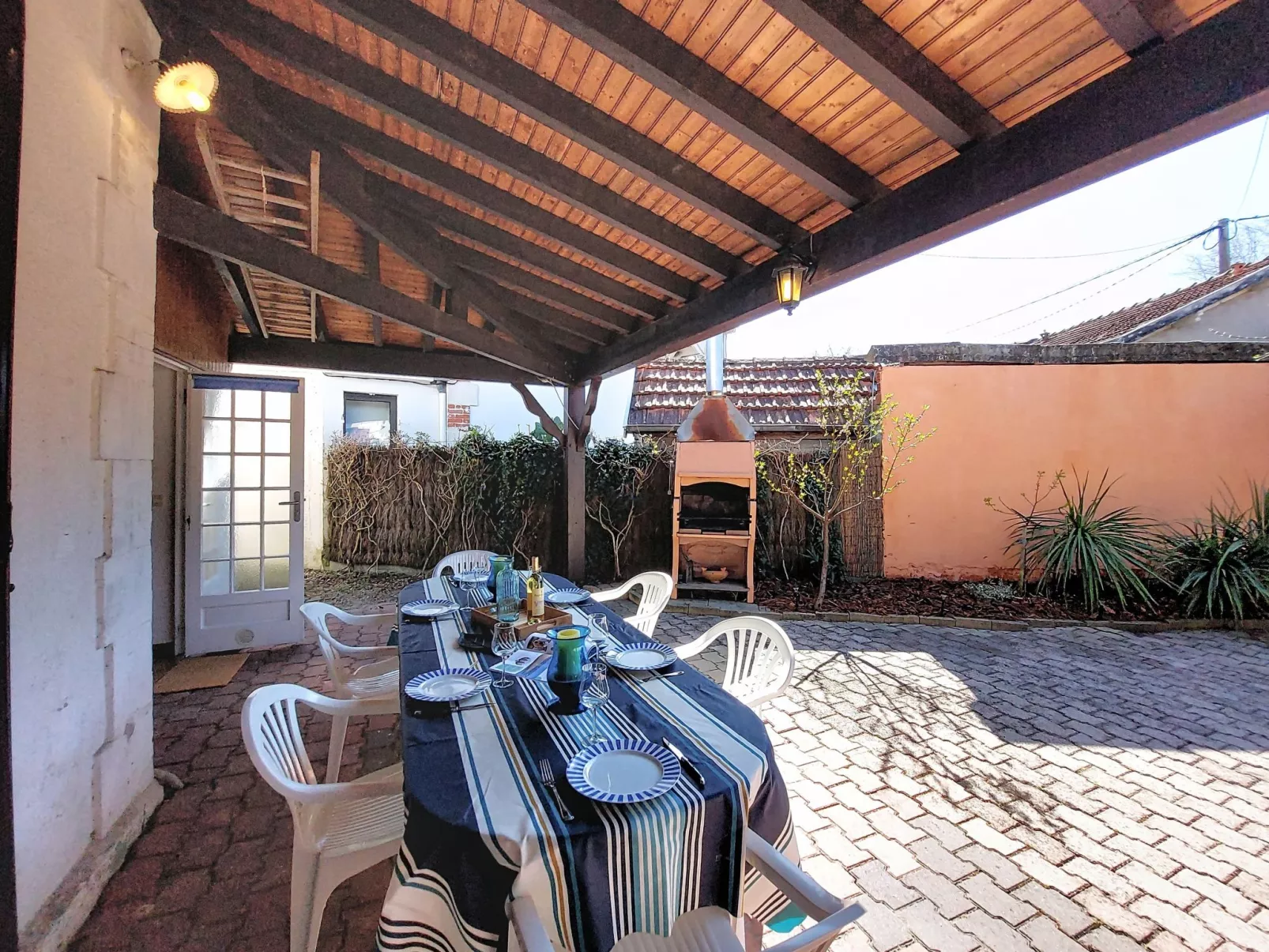 La Belle Héricart - Draußen