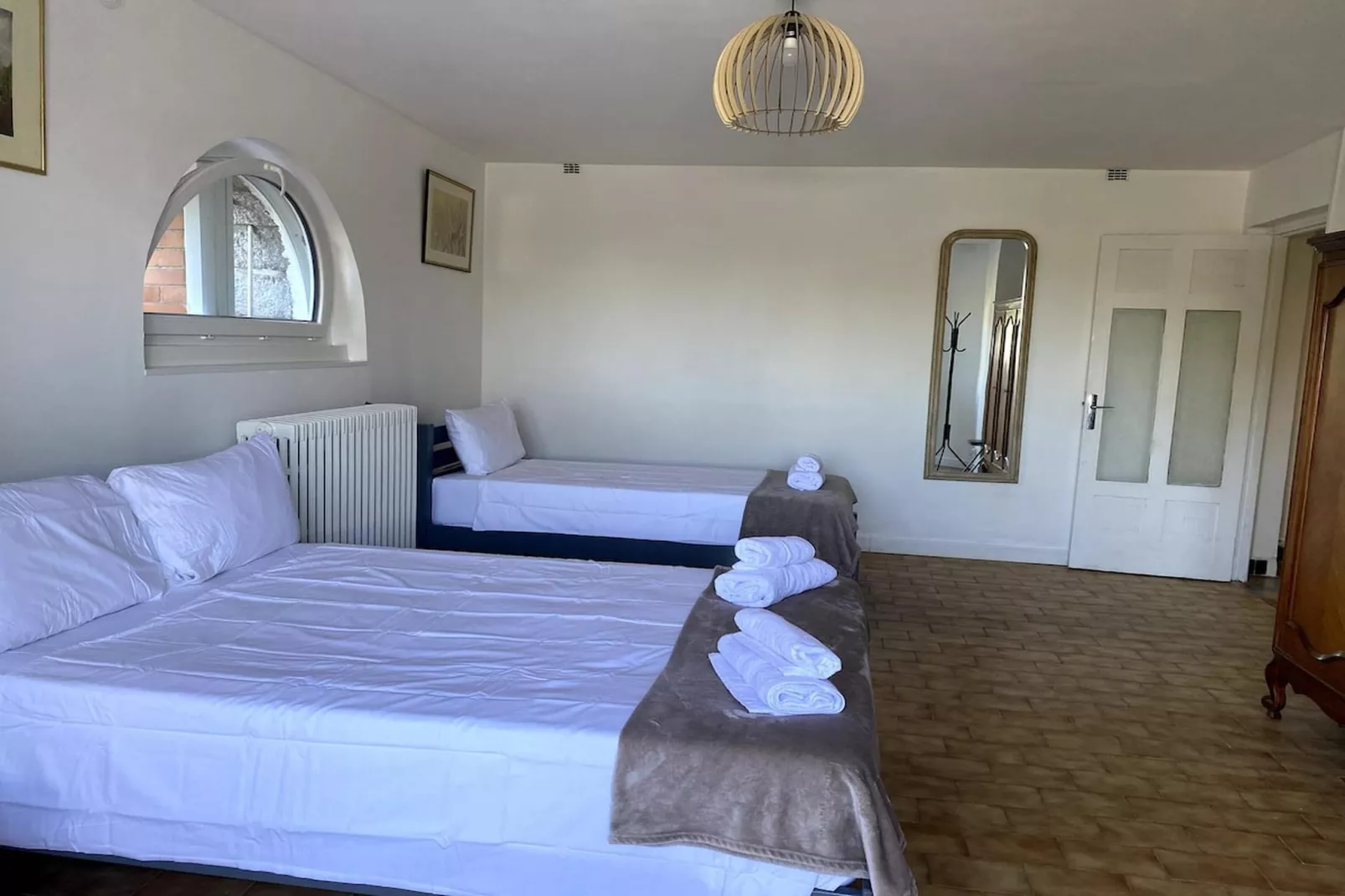 Grande Maison et piscine privée - Schlafzimmer