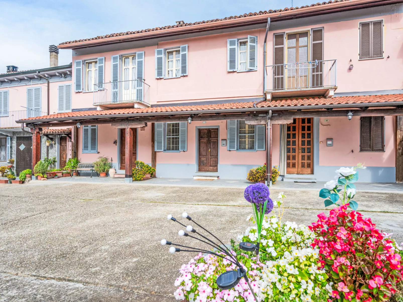 Barba Pipin - Outside