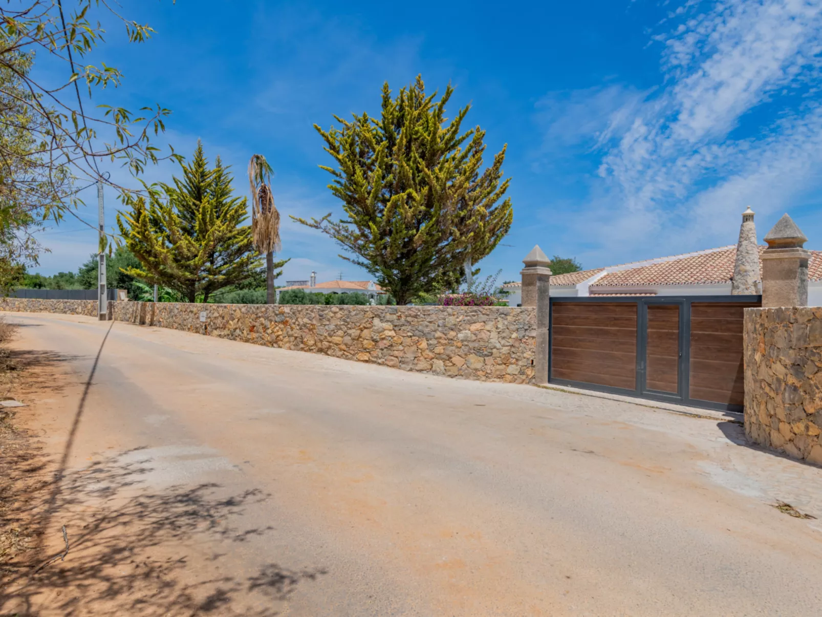 V4 Águia Vermelha - Outside