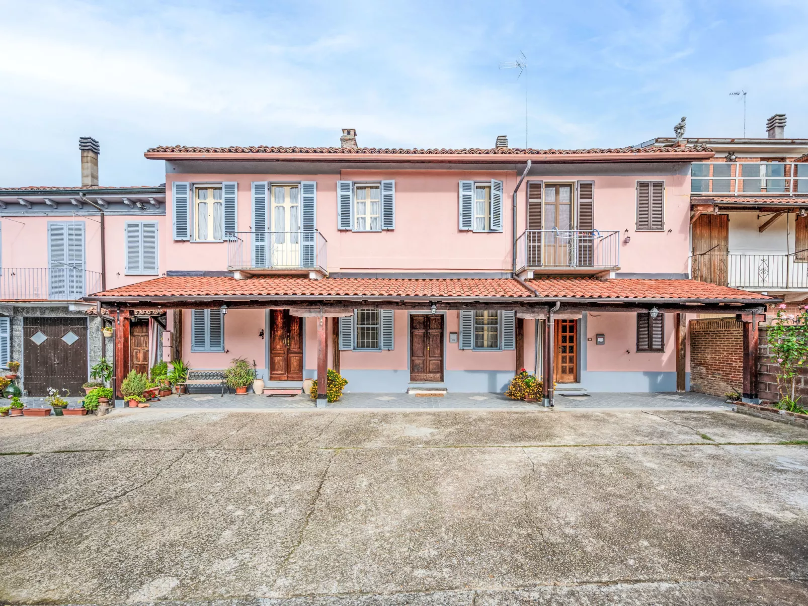 Barba Pipin - Outside