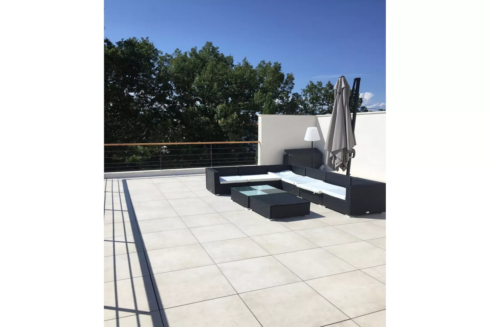 Belle maison avec piscine à débordement chauffée - Terrasse / balcon
