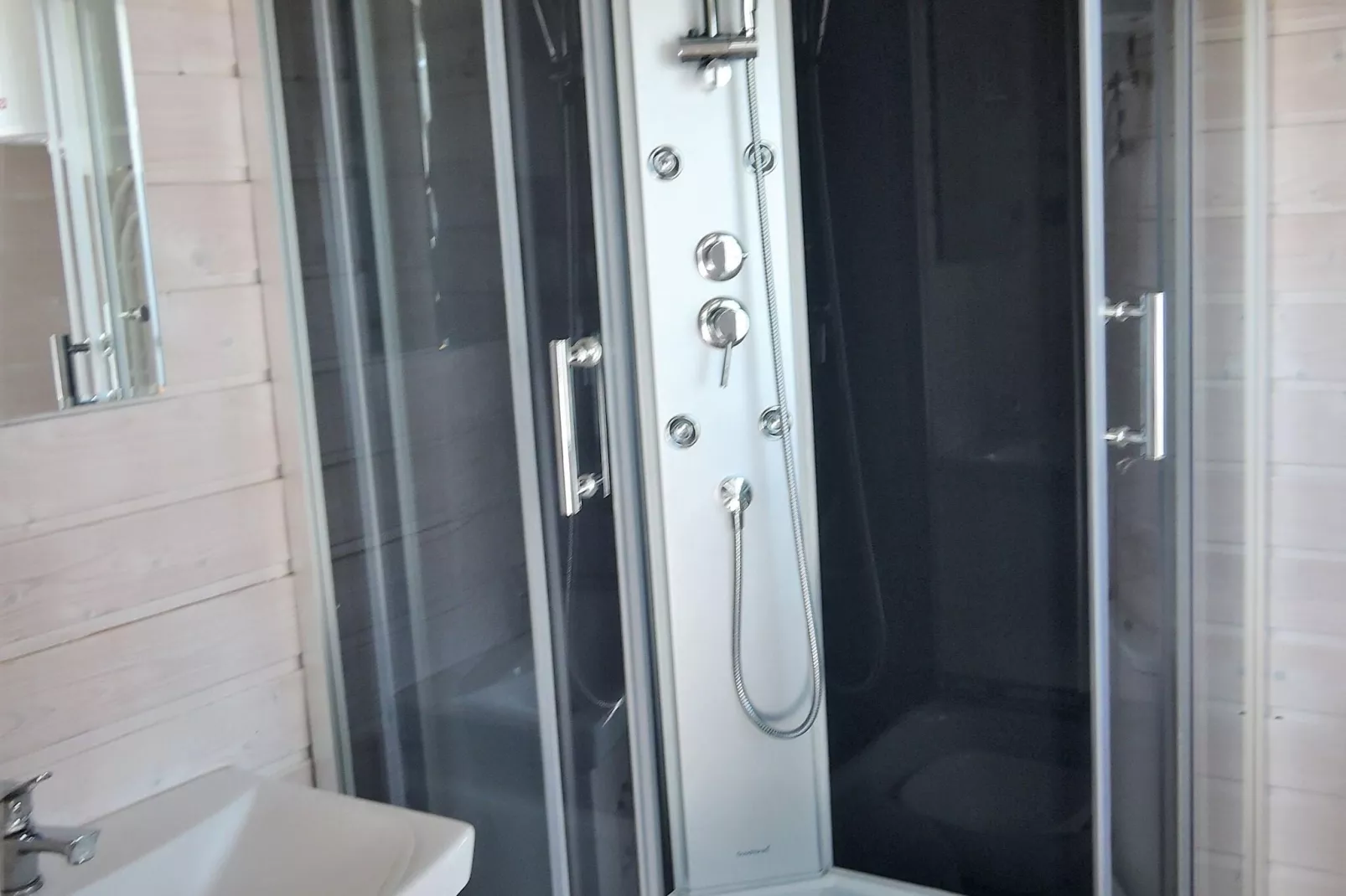 Baltic Sunrise - domki 3 osobowe-Bathroom