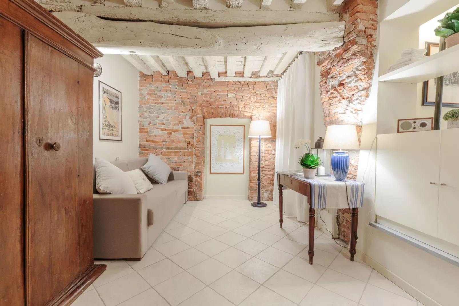 The 1400's Apartment