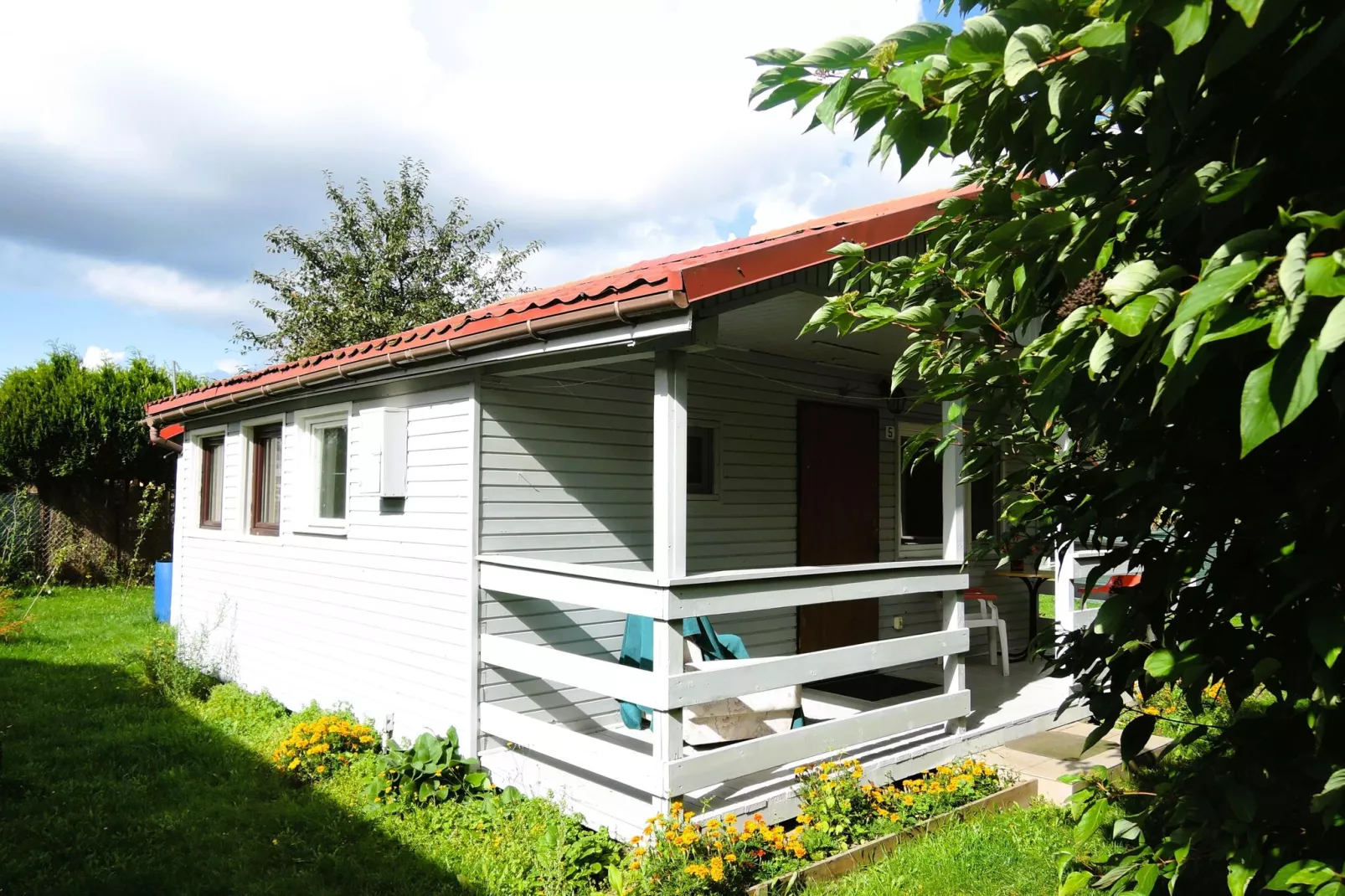 Bungalow Pod słonecznikiem 2-Außenbereich Sommer