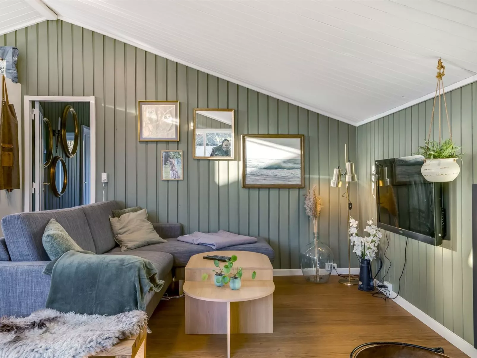 "Bedrija" -  from the sea - Inside