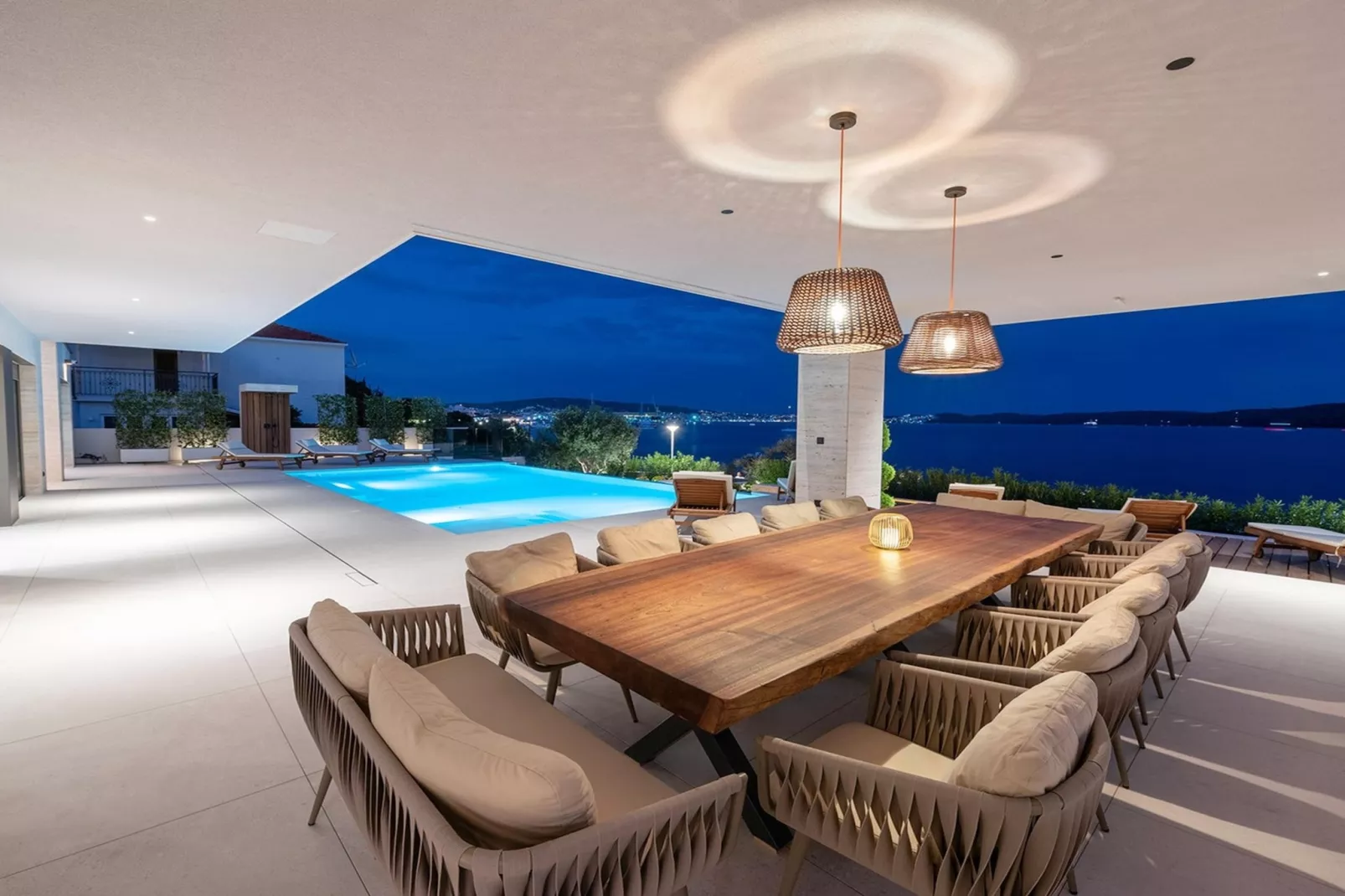 Luxury Beachfront Villa Malia Trogir with Pool - Terrasse/Balkon