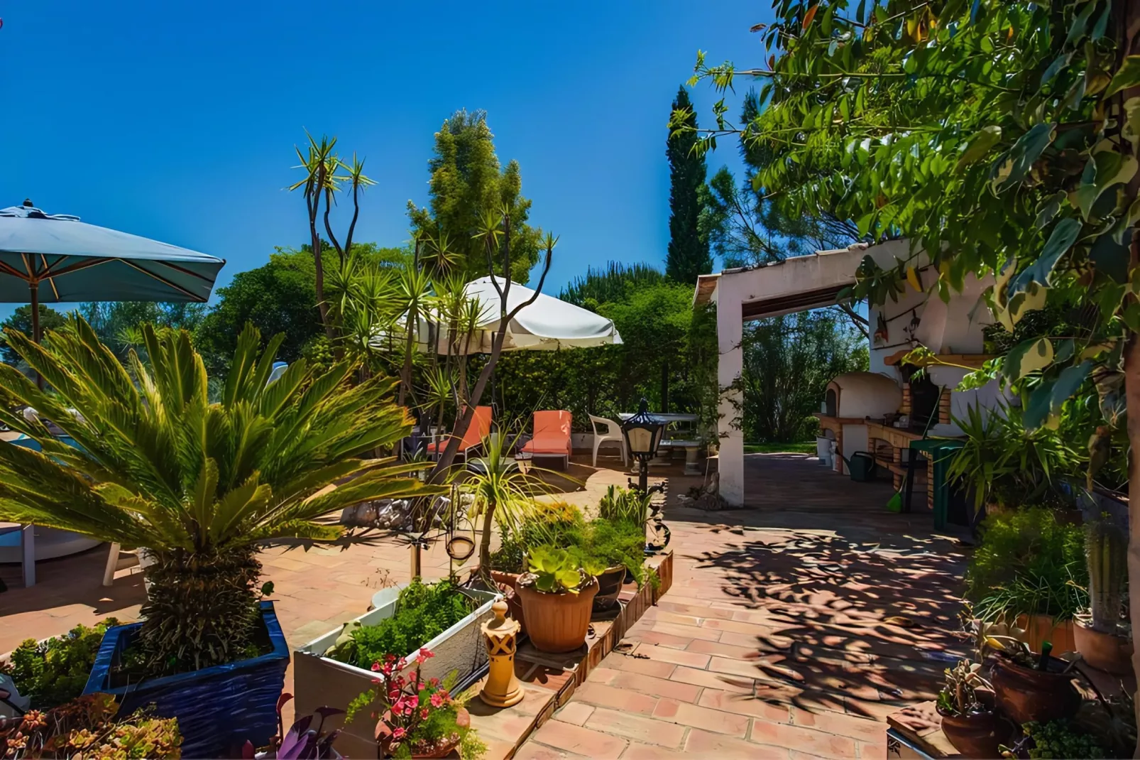 Jacarandá Apartment in Quinta Velha by GT House - Jardins en été