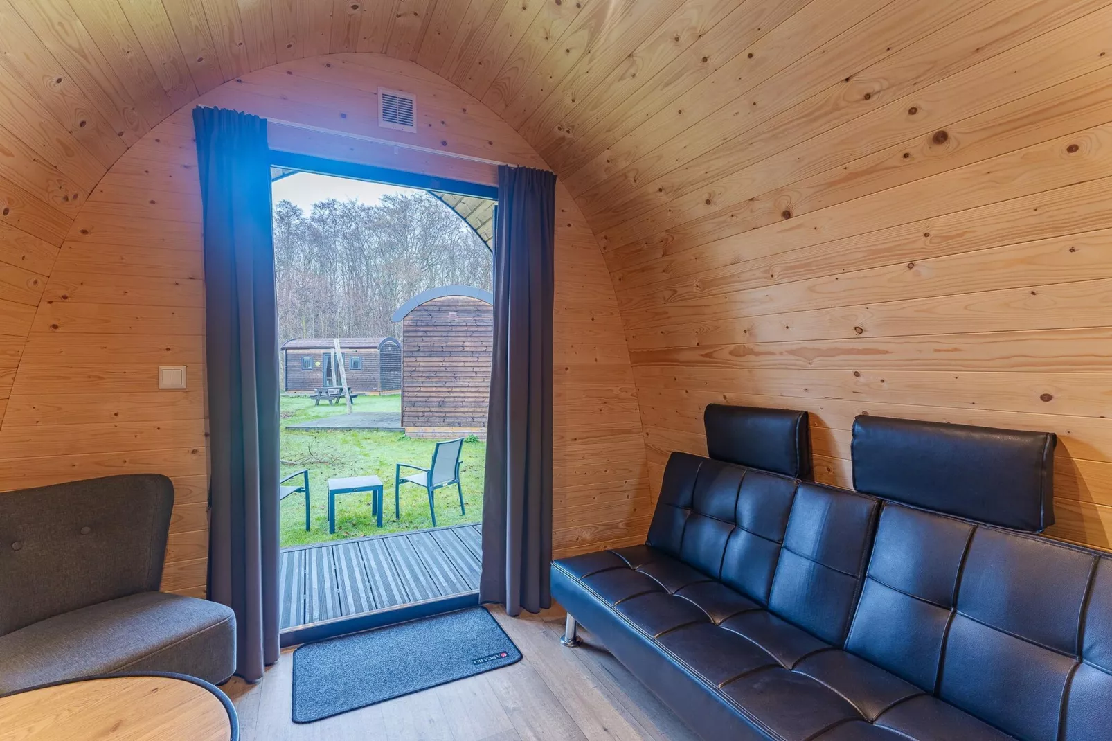 Duinhoeve Duinlodges 2 pers (huisdiervriendelijk) - Wohnzimmer
