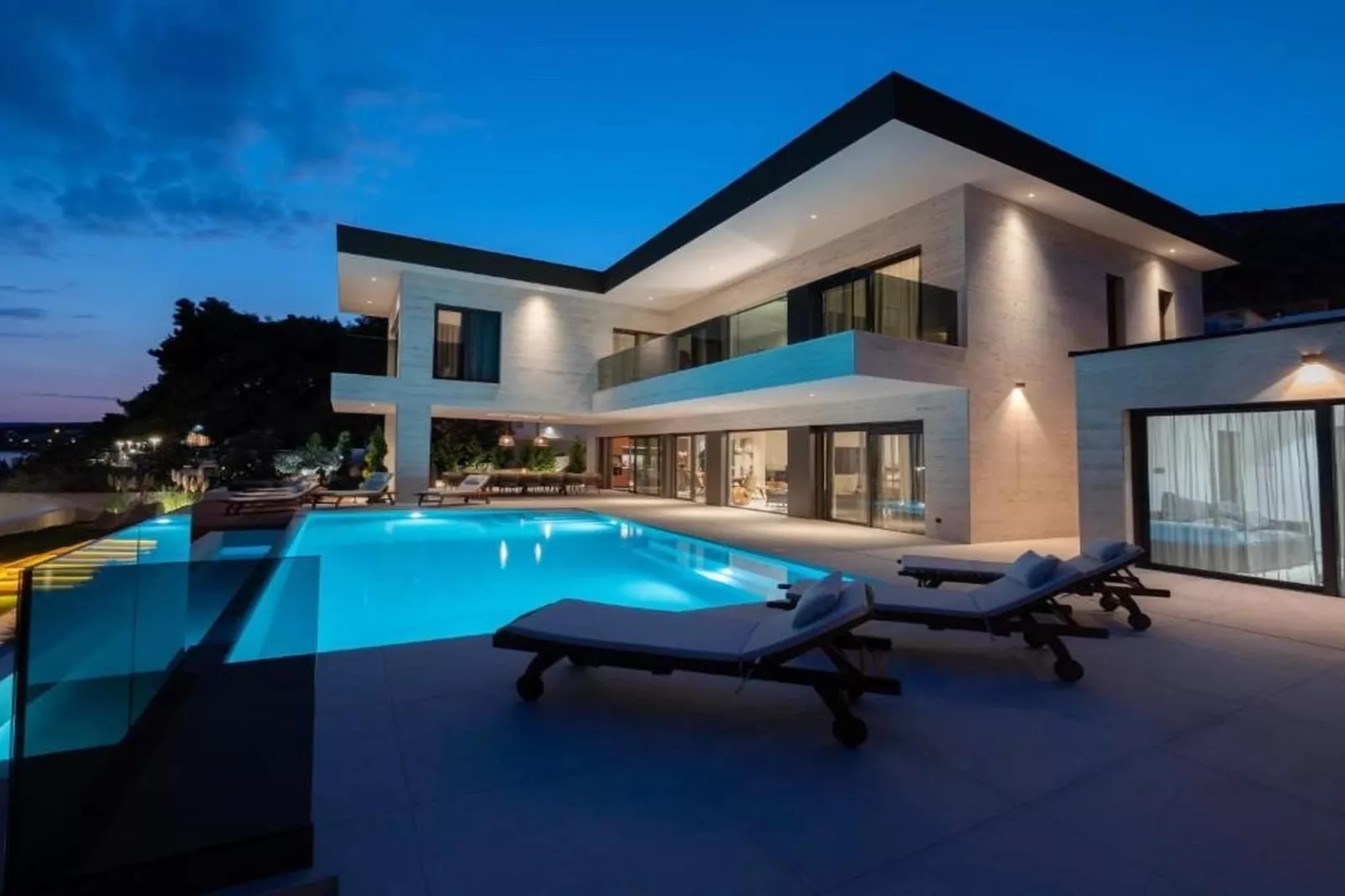 Luxury Beachfront Villa Malia Trogir with Pool - Schwimmbad