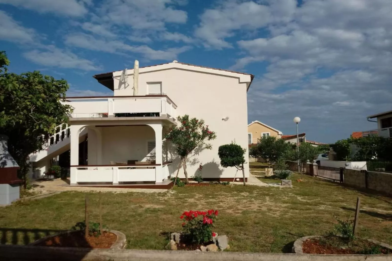Charming Apartments Dokoza Vir - Two Bedroom Apartment in Ground Floor - Im Freien