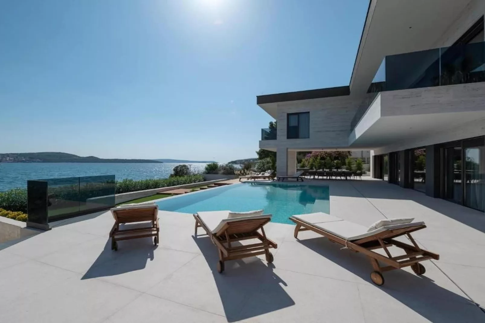 Luxury Beachfront Villa Malia Trogir with Pool - Schwimmbad