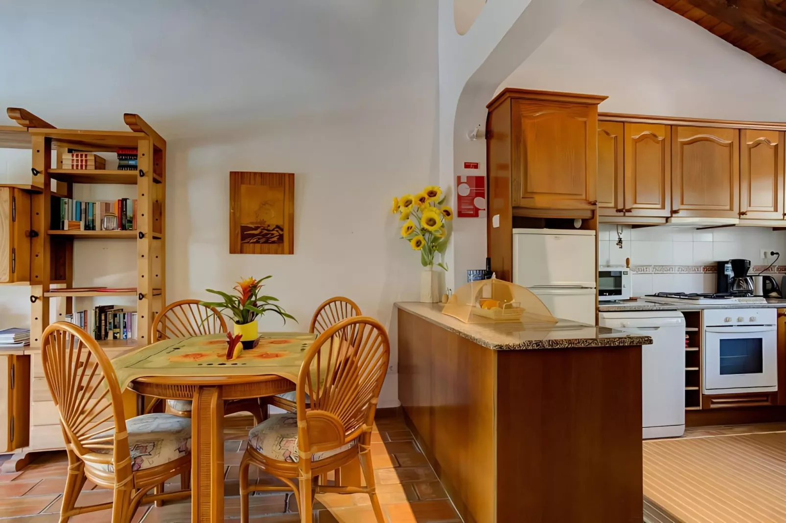 Girassol Apartment in Quinta Velha by GT House - Esszimmer