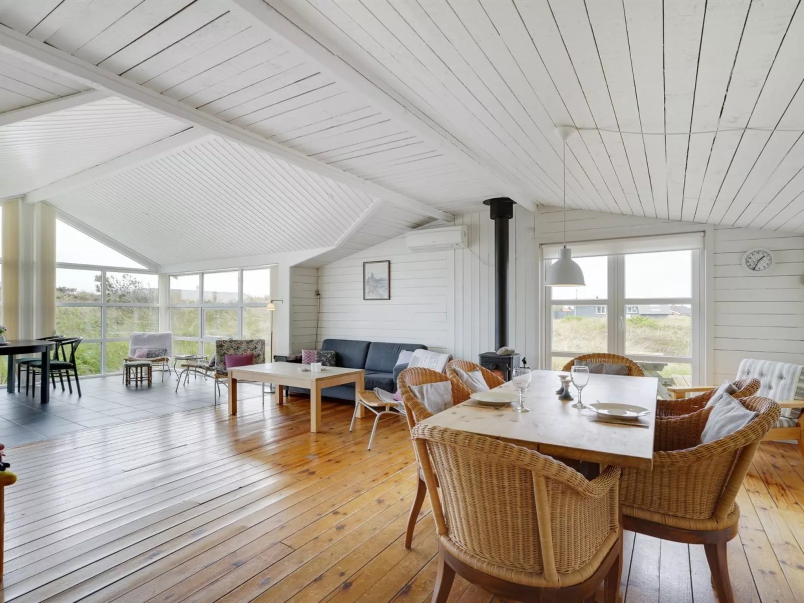 "Dreng" - 800m from the sea - Drinnen