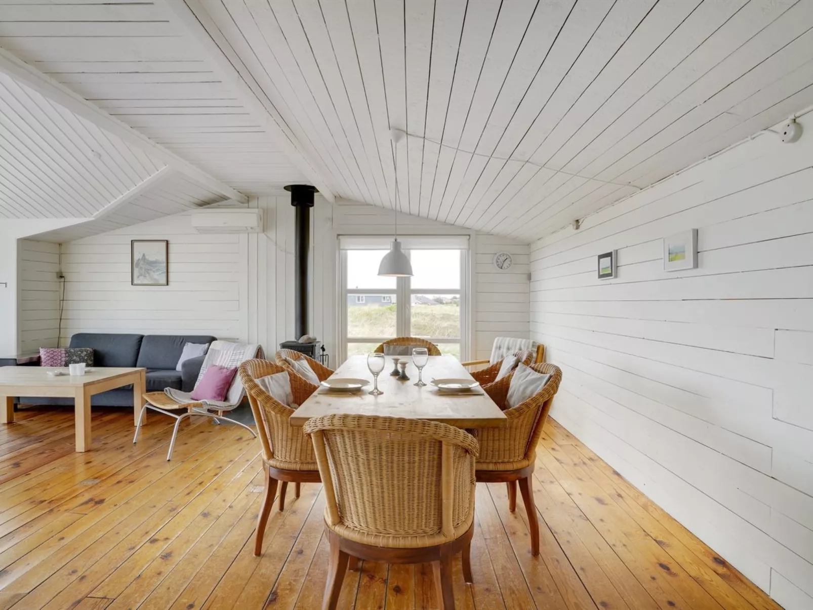 "Dreng" - 800m from the sea - Drinnen