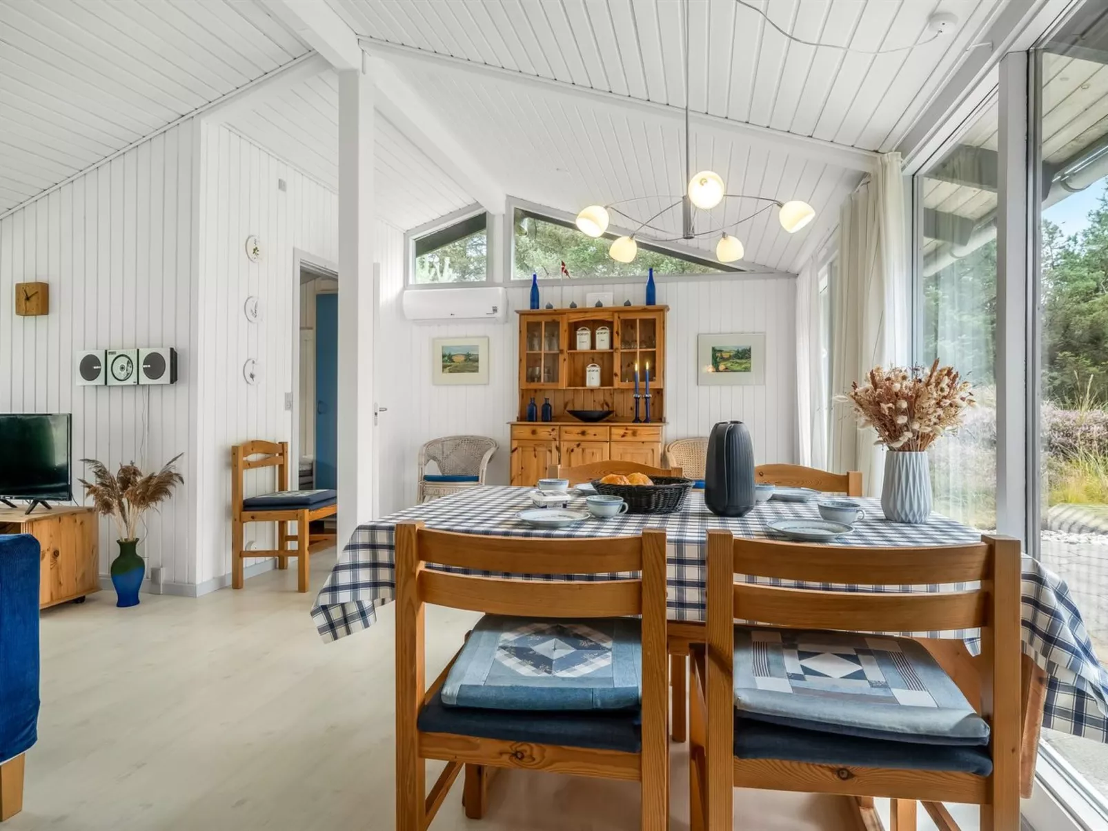 "Saila" - 1.2km from the sea - Drinnen