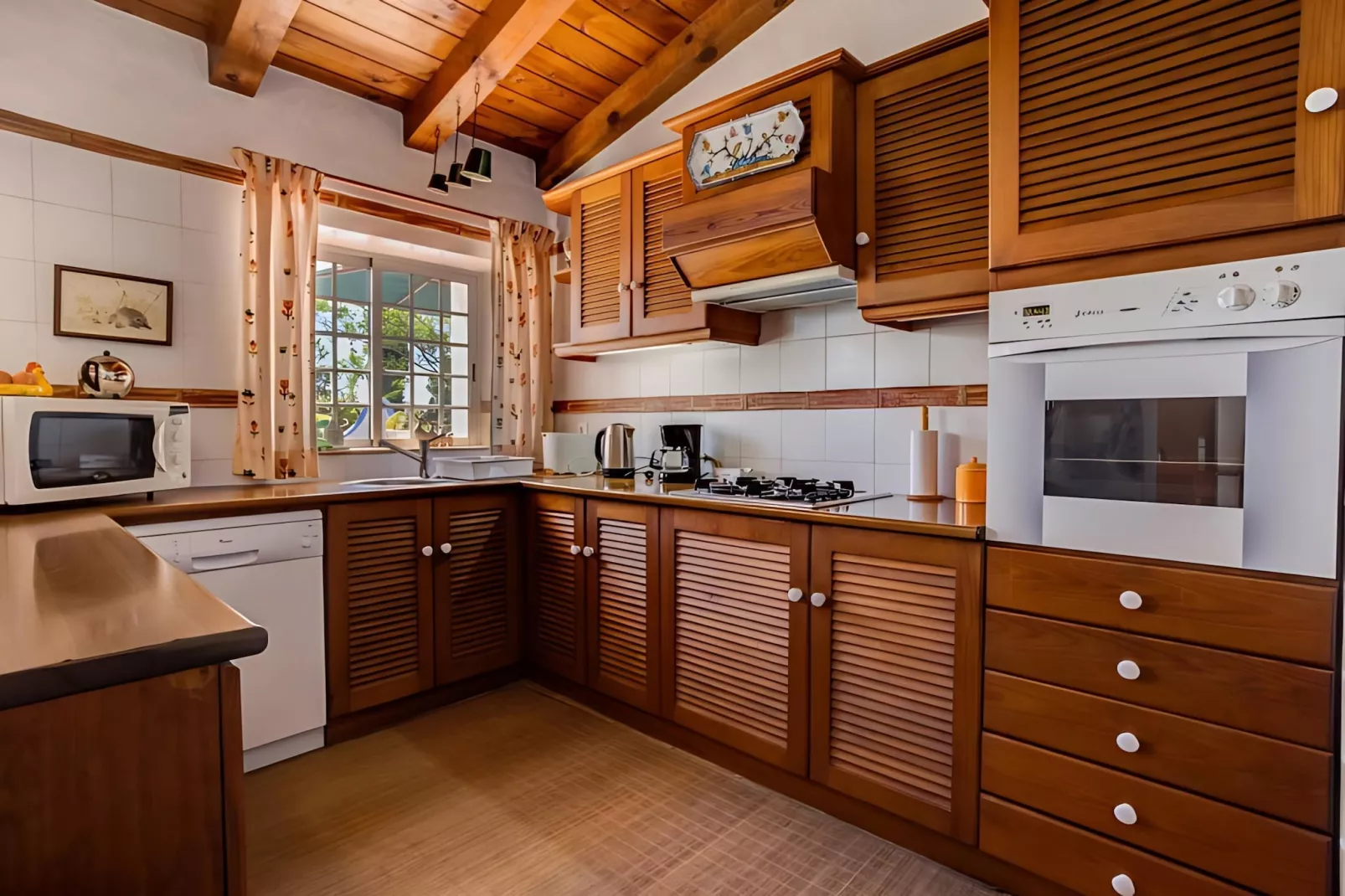 Jacarandá Apartment in Quinta Velha by GT House - Cuisine