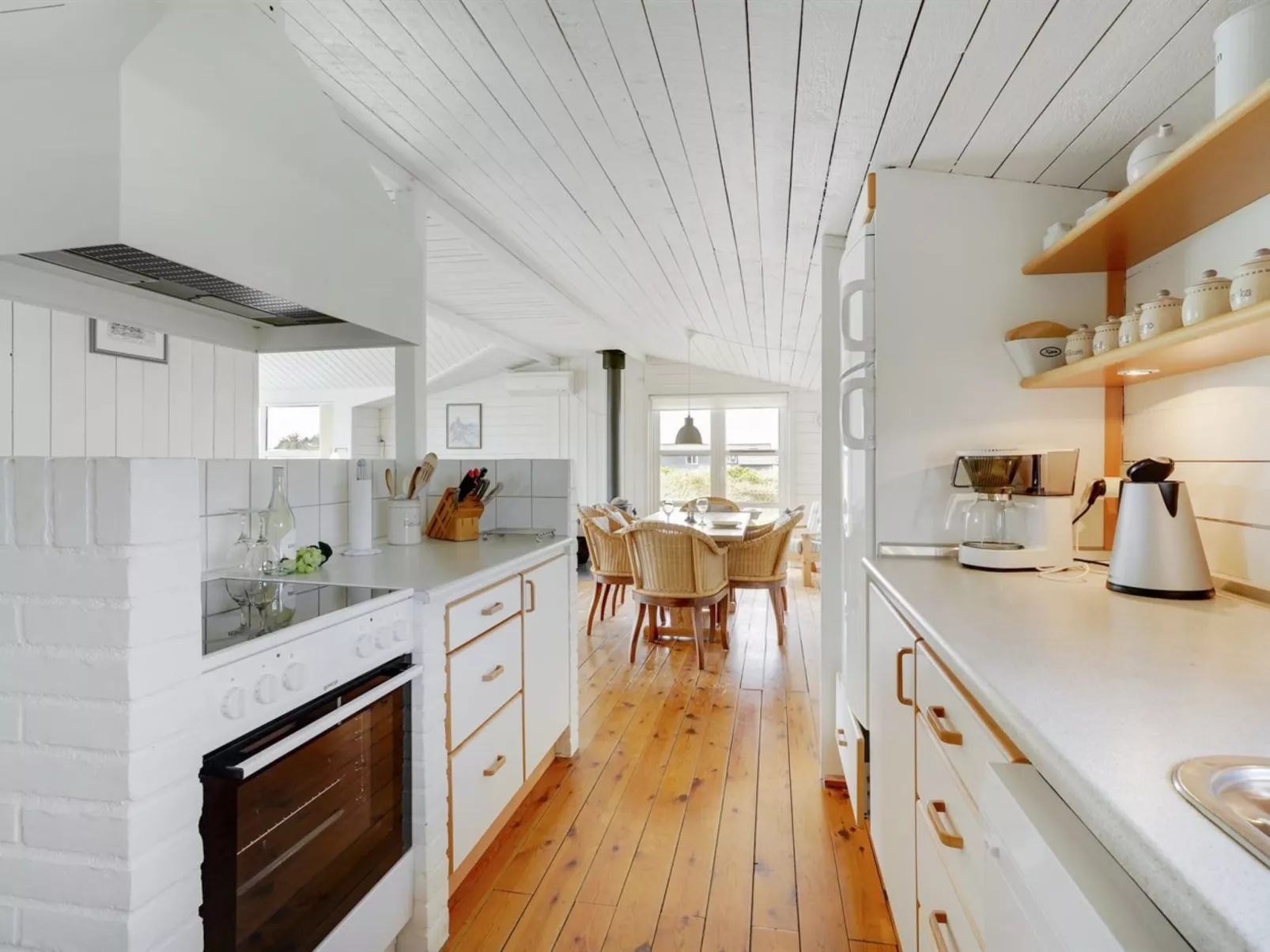 "Dreng" - 800m from the sea - Drinnen