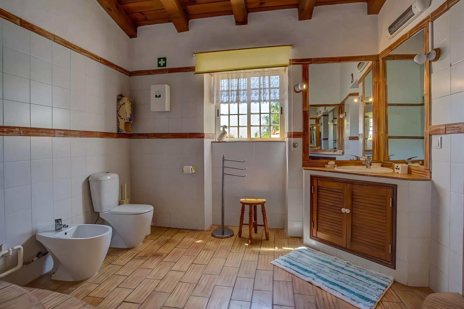 Jacarandá Apartment in Quinta Velha by GT House - Salle de bain