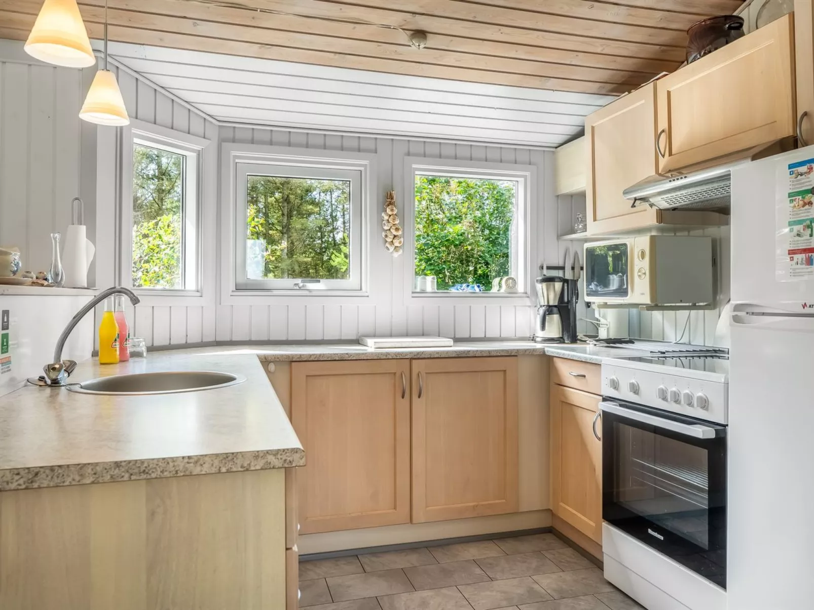 "Saila" - 1.2km from the sea - Drinnen