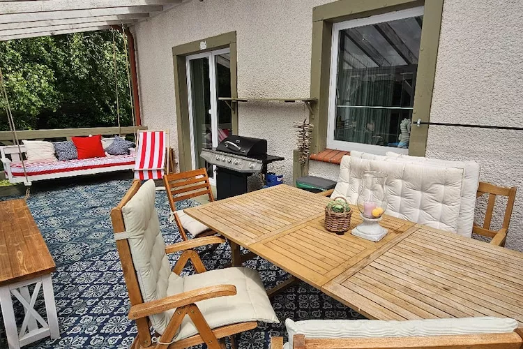 Dom wakacyjny z basenem w Kielnie - Terrasse / balcon