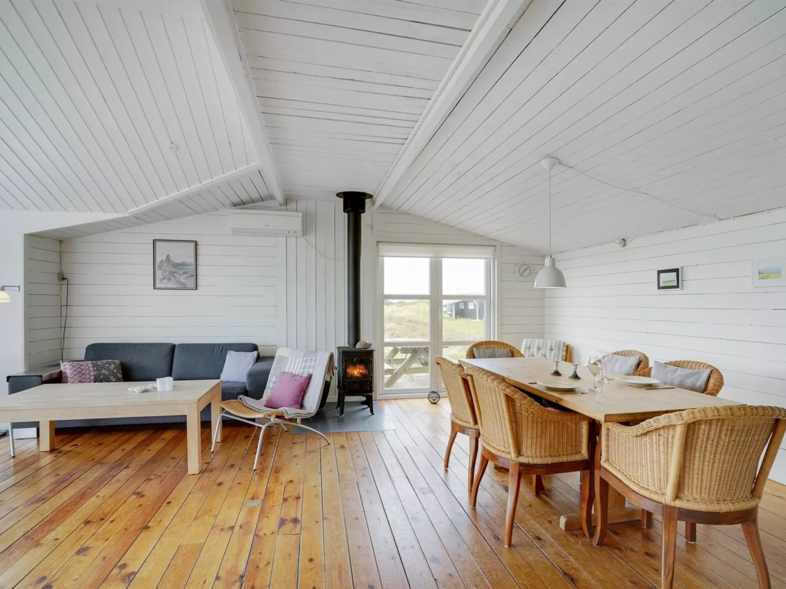 "Dreng" - 800m from the sea - Drinnen